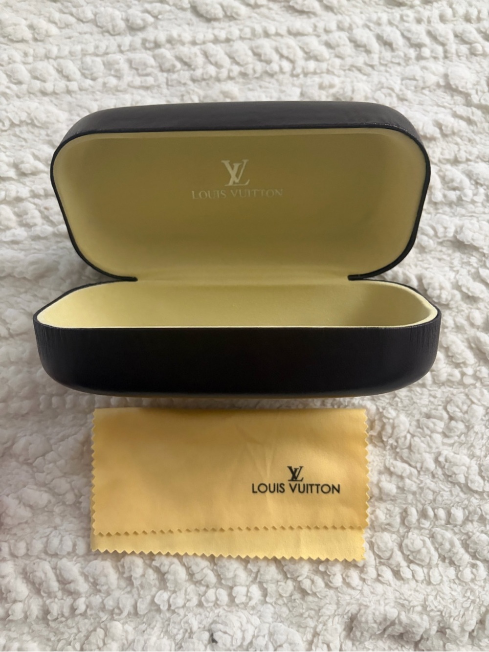 Louis Vuitton Sunglasses Case - Picture 4 of 4